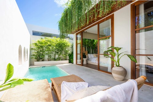 Luxury Tropical Private Villa (Canggu)