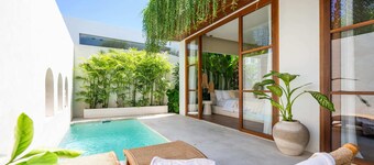 Luxury Tropical Private Villa (Canggu)