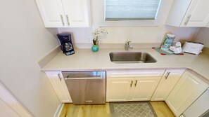 Private kitchen - Magnolia Place 4683-303 2 Bedroom Condo (Myrtle Beach)