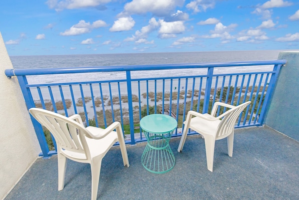 Condo, 2 Bedrooms | Property grounds