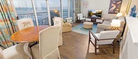 Condo, 2 Bedrooms | Living area