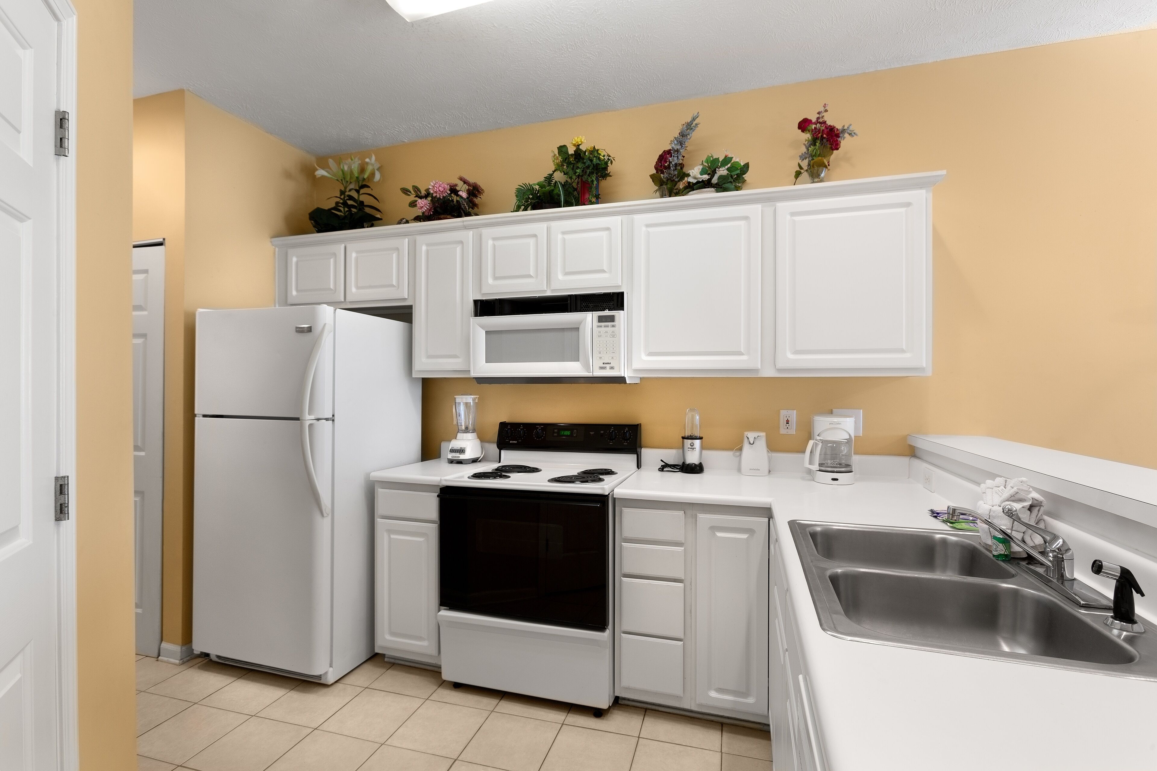 Condo, 2 chambres | Cuisine privée | Réfrigérateur, un four, cafetière-théière, grille-pain