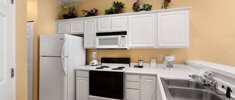 Condo, 2 Bedrooms | Private kitchen | Fridge, oven, coffee/tea maker, toaster