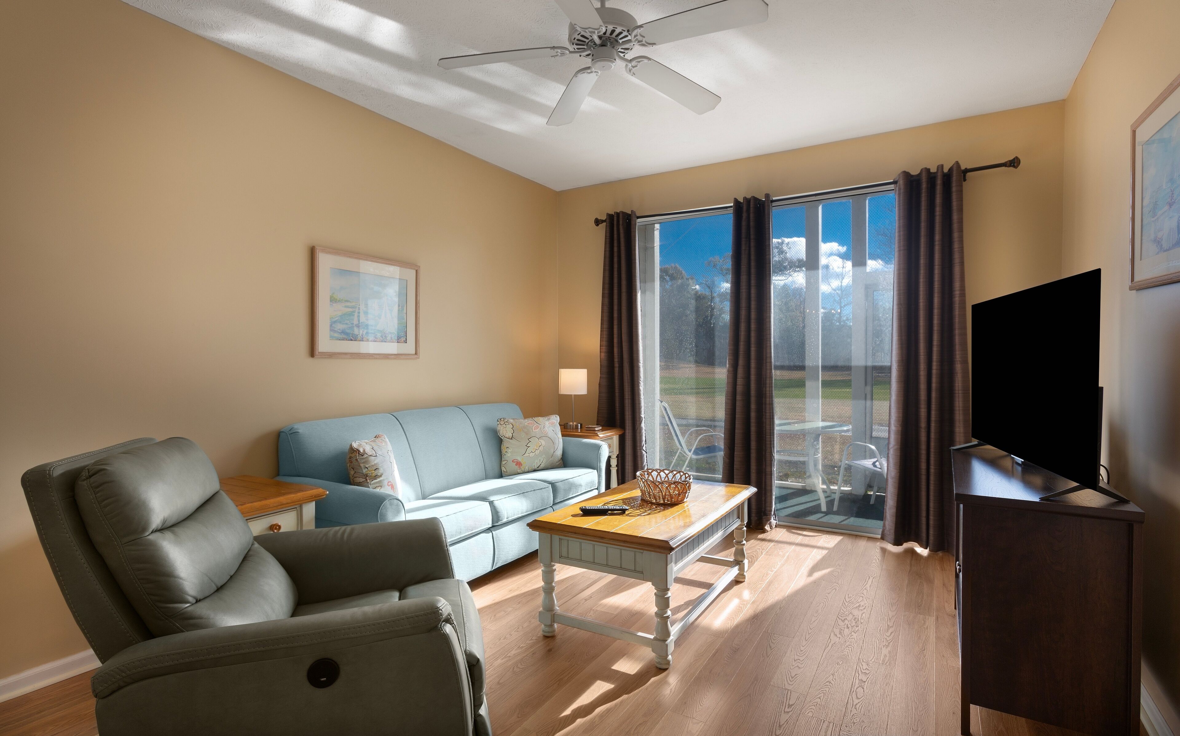 Condo, 2 Bedrooms | Living area