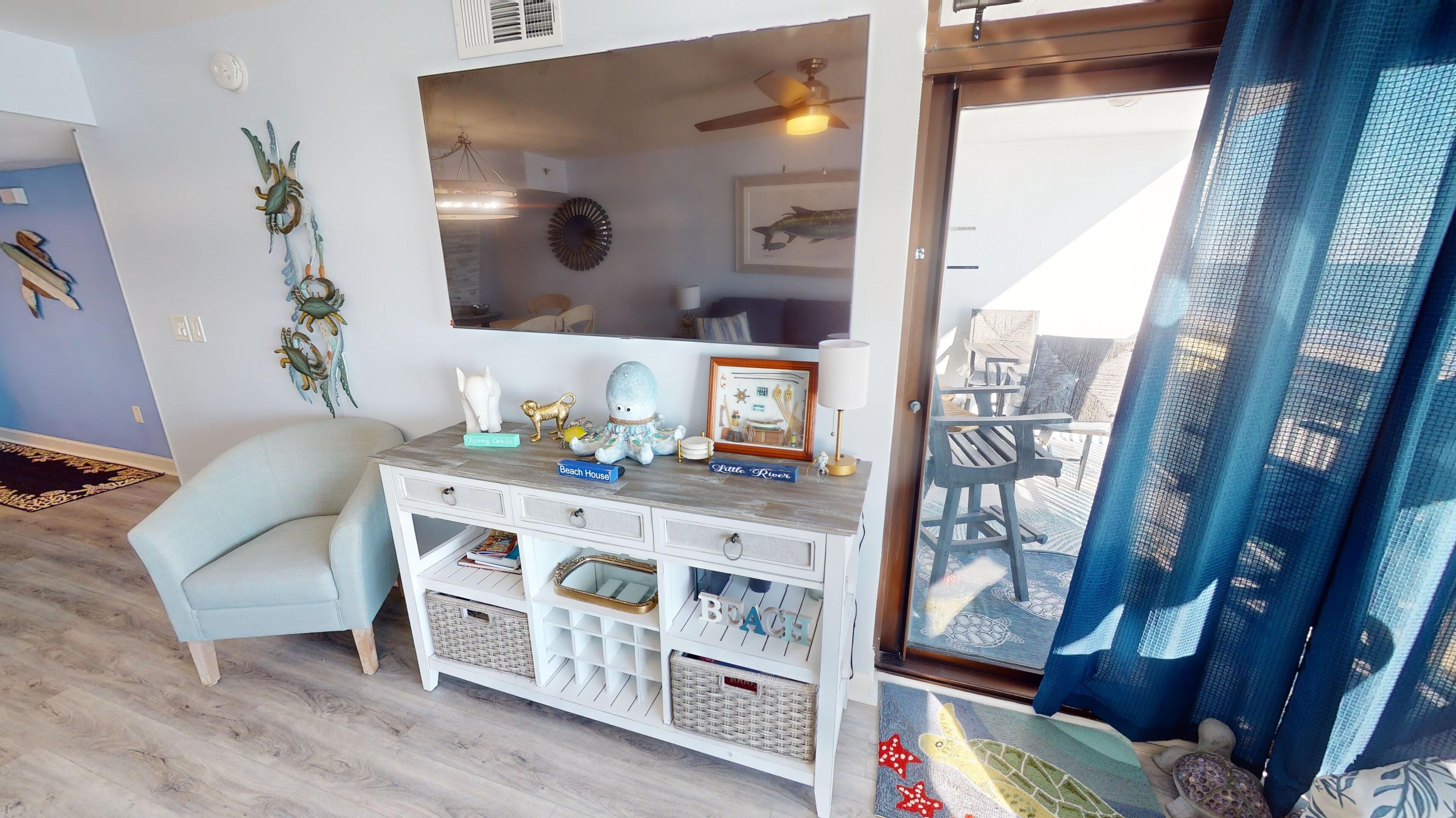 Condo, 3 Bedrooms | Living area