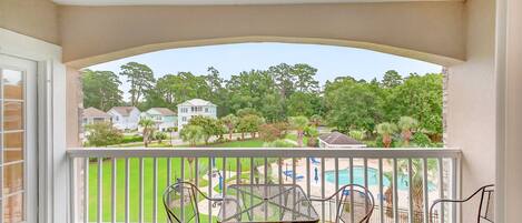 Appart'hôtel, 2 chambres | Restauration extérieure