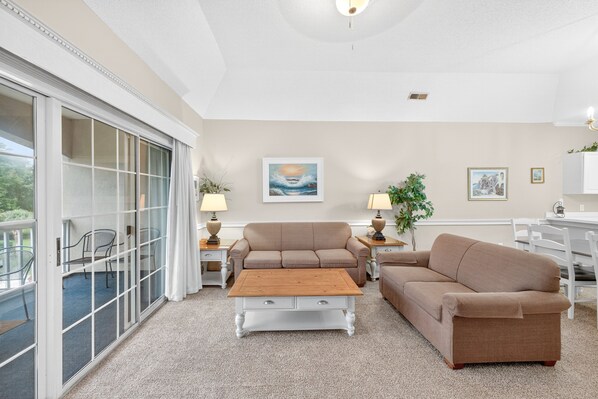 Condo, 2 chambres | Aire de séjour