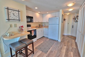 Condo, 2 Bedrooms | Private kitchen