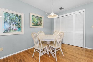 House, 4 Bedrooms | Dining