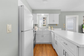 House, 4 Bedrooms | Private kitchen