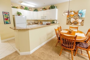 Condo, 2 Bedrooms | Dining