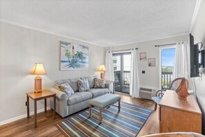 Condo, 2 Bedrooms | Living area