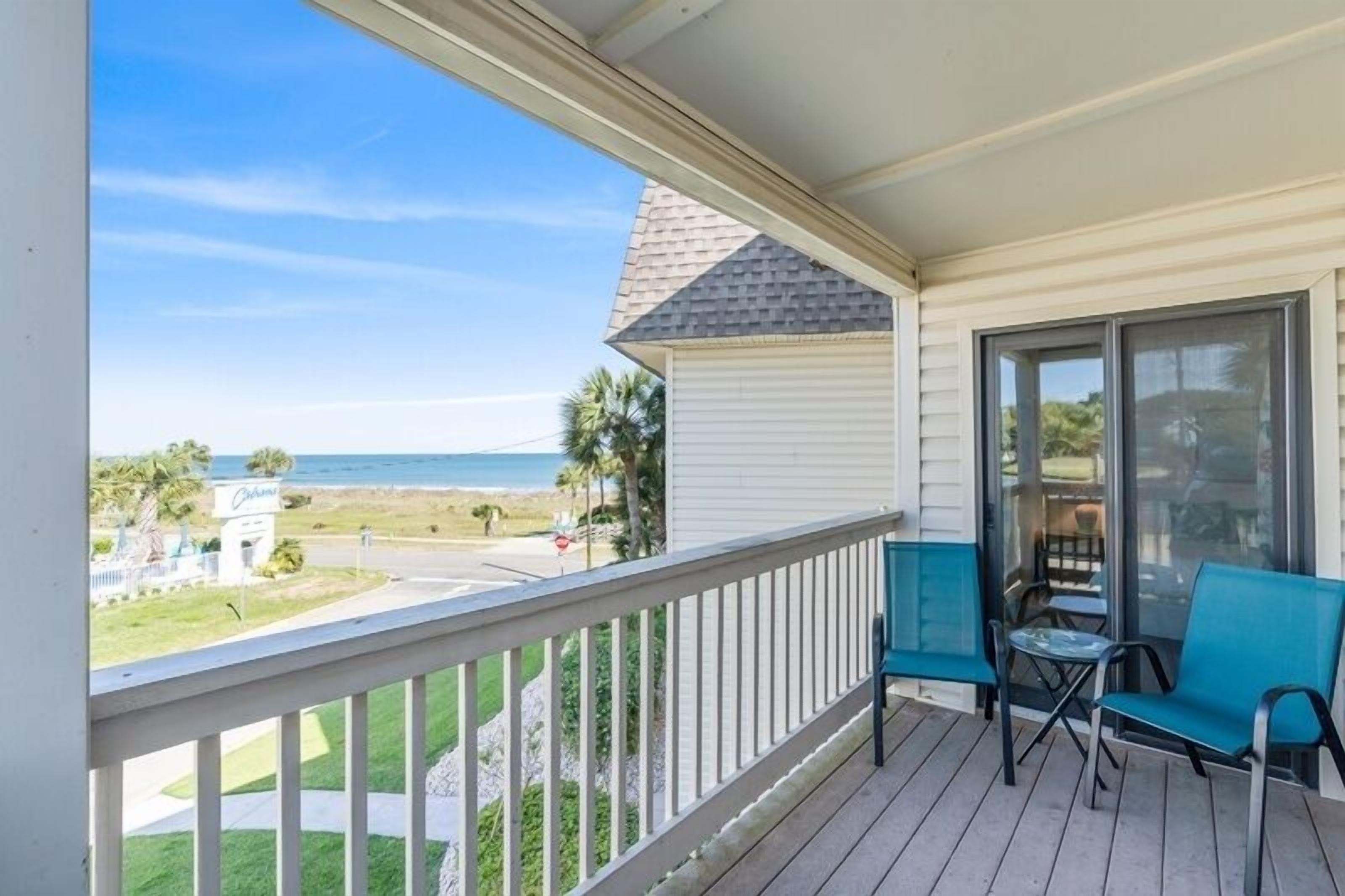 Condo, 2 Bedrooms | Property grounds