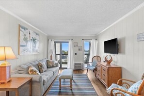 コンドミニアム 2 ベッドルーム | リビング エリア