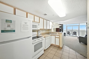 Condo, 1 Bedroom | Private kitchen