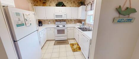Condo, 2 Bedrooms | Private kitchen | Fridge, oven, coffee/tea maker, toaster