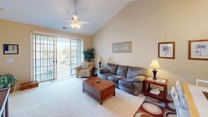 Condo, 2 Bedrooms | Living area