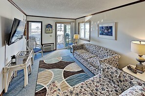 Condo, 2 Bedrooms | Living area
