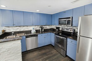 Condo, 3 Bedrooms | Private kitchen