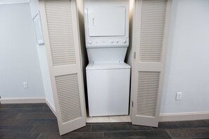 Condo, 3 habitaciones | Interior