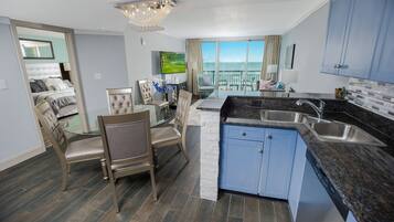 Condo, 3 Bedrooms | Interior