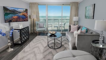 Condo, 3 Bedrooms | Living area