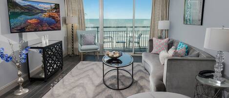 Condo, 3 Bedrooms | Living area