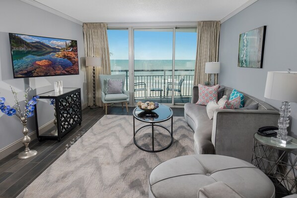 Condo, 3 Bedrooms | Living area