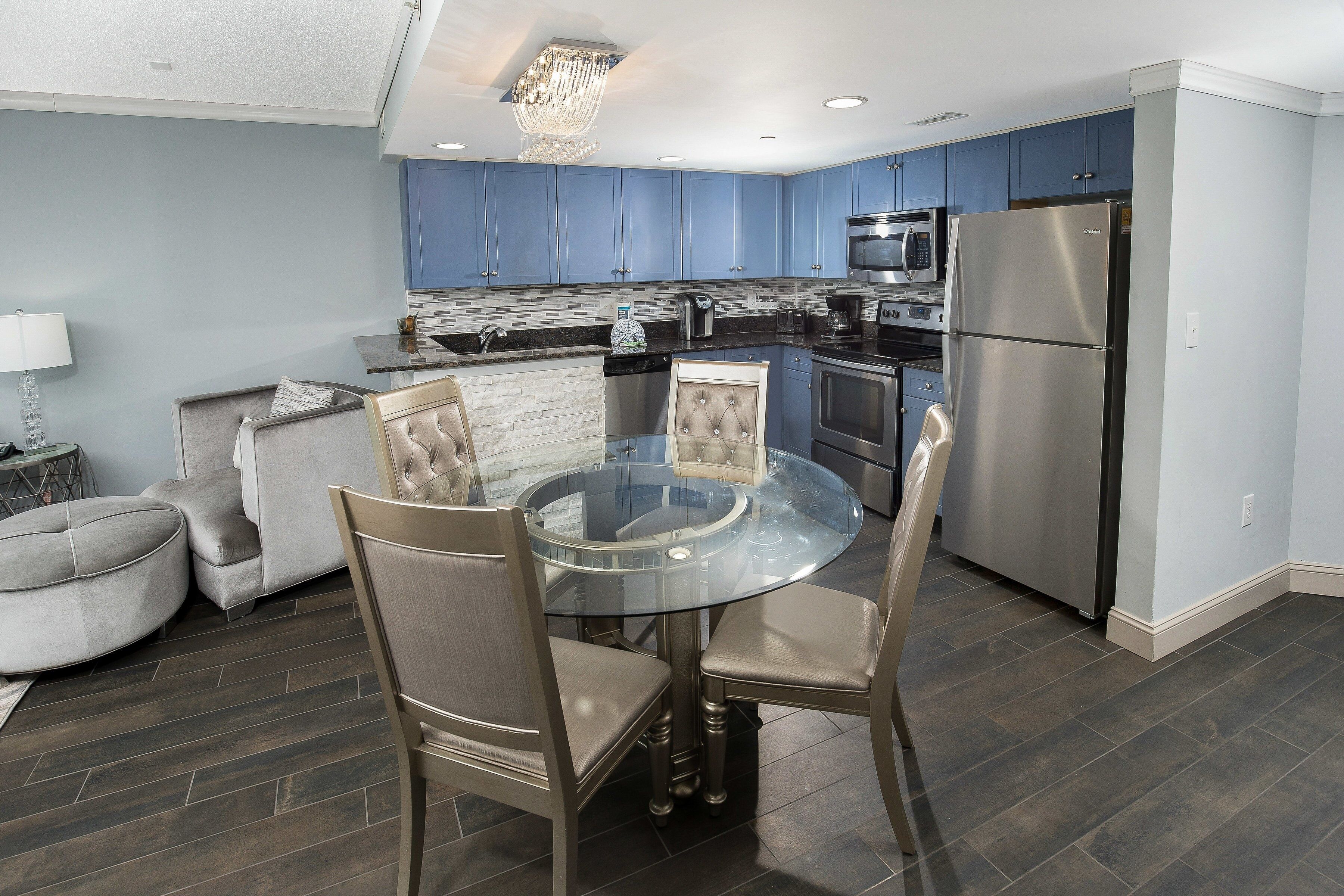 Condo, 3 Bedrooms | Private kitchen | Fridge, oven, coffee/tea maker, toaster