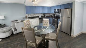Condo, 3 Bedrooms | Private kitchen | Fridge, oven, coffee/tea maker, toaster