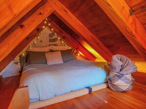 1 bedroom, desk, travel cot, free WiFi