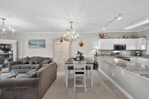 Condo, 2 Bedrooms | Interior
