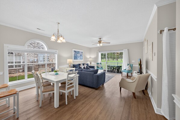 Condo, 2 Bedrooms | Living area