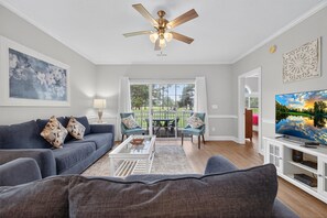 Condo, 2 Bedrooms | Living area