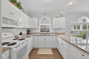 Appart'hôtel, 2 chambres | Cuisine privée | Réfrigérateur, four, cafetière/bouilloire, grille-pain