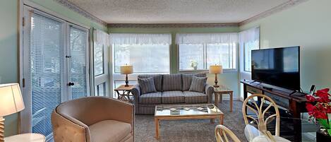 Condo, 2 Bedrooms | Living area