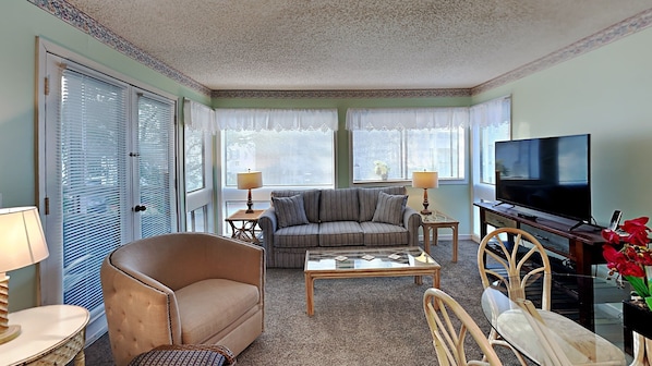 Condo, 2 Bedrooms | Living area