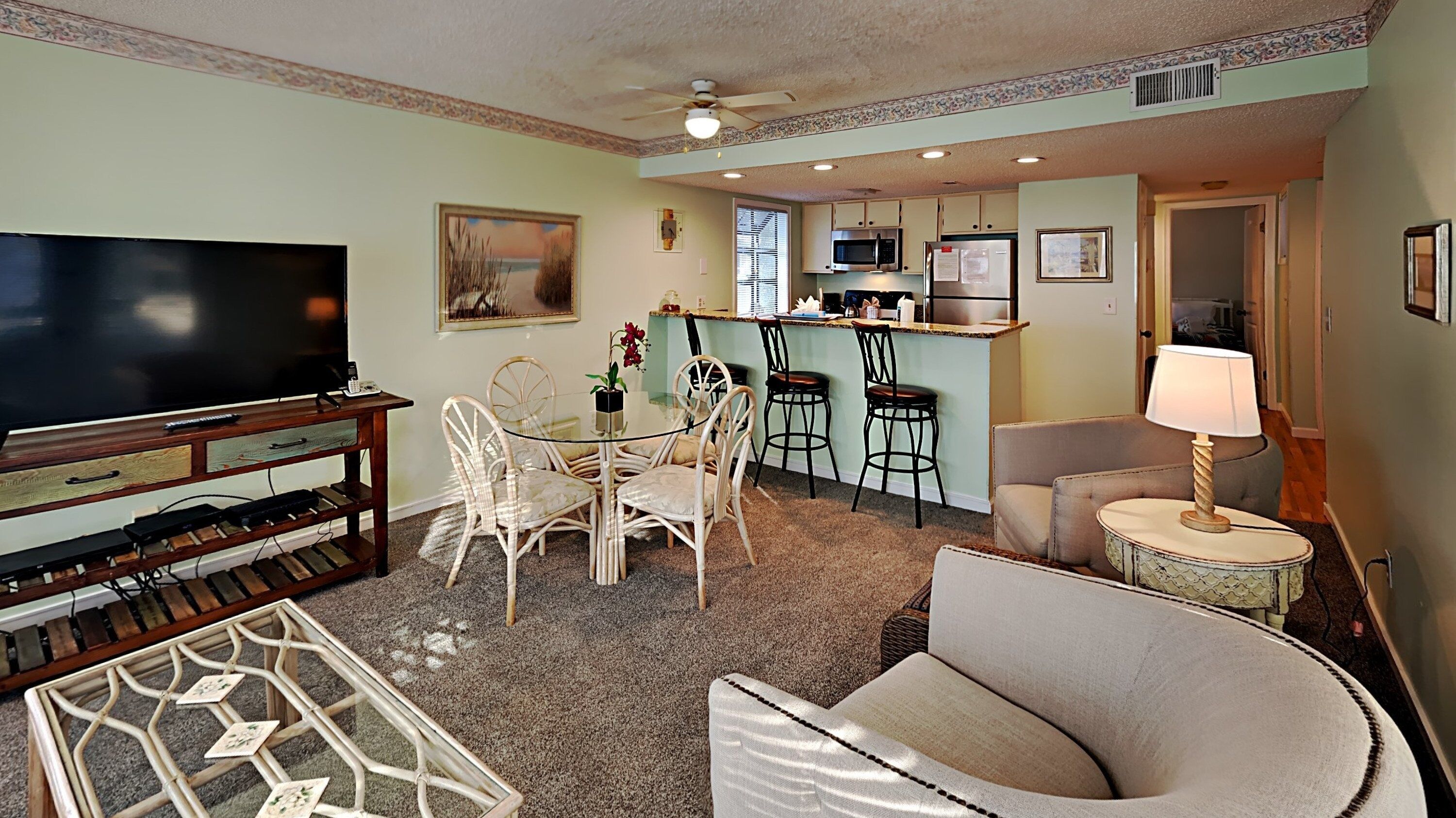 Condo, 2 Bedrooms | Living area