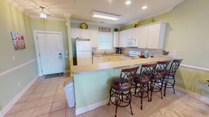 Condo, 2 Bedrooms | Private kitchen | Fridge, oven, coffee/tea maker, toaster - Magnolia Pointe Luster Leaf 4895-402 2 Bedroom Condo (Myrtle Beach)