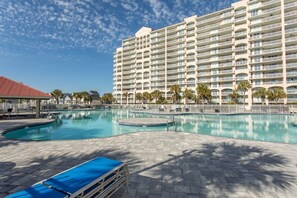 Appartement, 3 slaapkamers | Zwembad | Een verwarmd zwembad