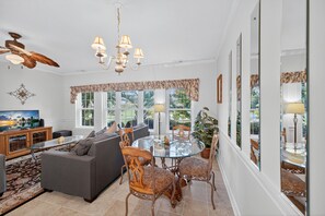 Condo, 1 Bedroom | Living area