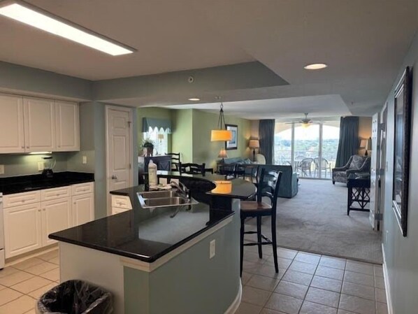 Condo, 3 Bedrooms | Interior