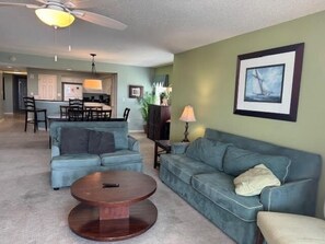 Condo, 3 Bedrooms | Living area