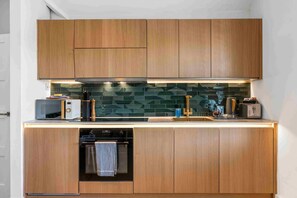 Fridge, microwave, oven, toaster - Hove Sunrise | By My Getaways (Hove)