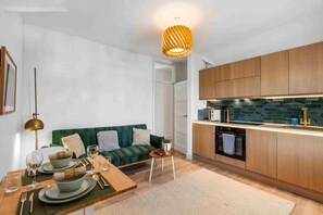 Interior - Hove Sunrise | By My Getaways (Hove)