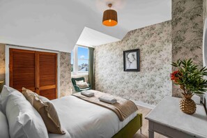 Iron/ironing board, internet, bed sheets - Hove Sunrise | By My Getaways (Hove)