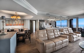 Condo, 2 Bedrooms | Living area