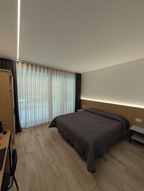 6 室のベッドルーム、WiFi、ベッドシーツ