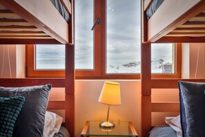 2 chambres, fer et planche à repasser, Wi-Fi, draps fournis