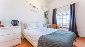 3 bedrooms, free WiFi, bed sheets